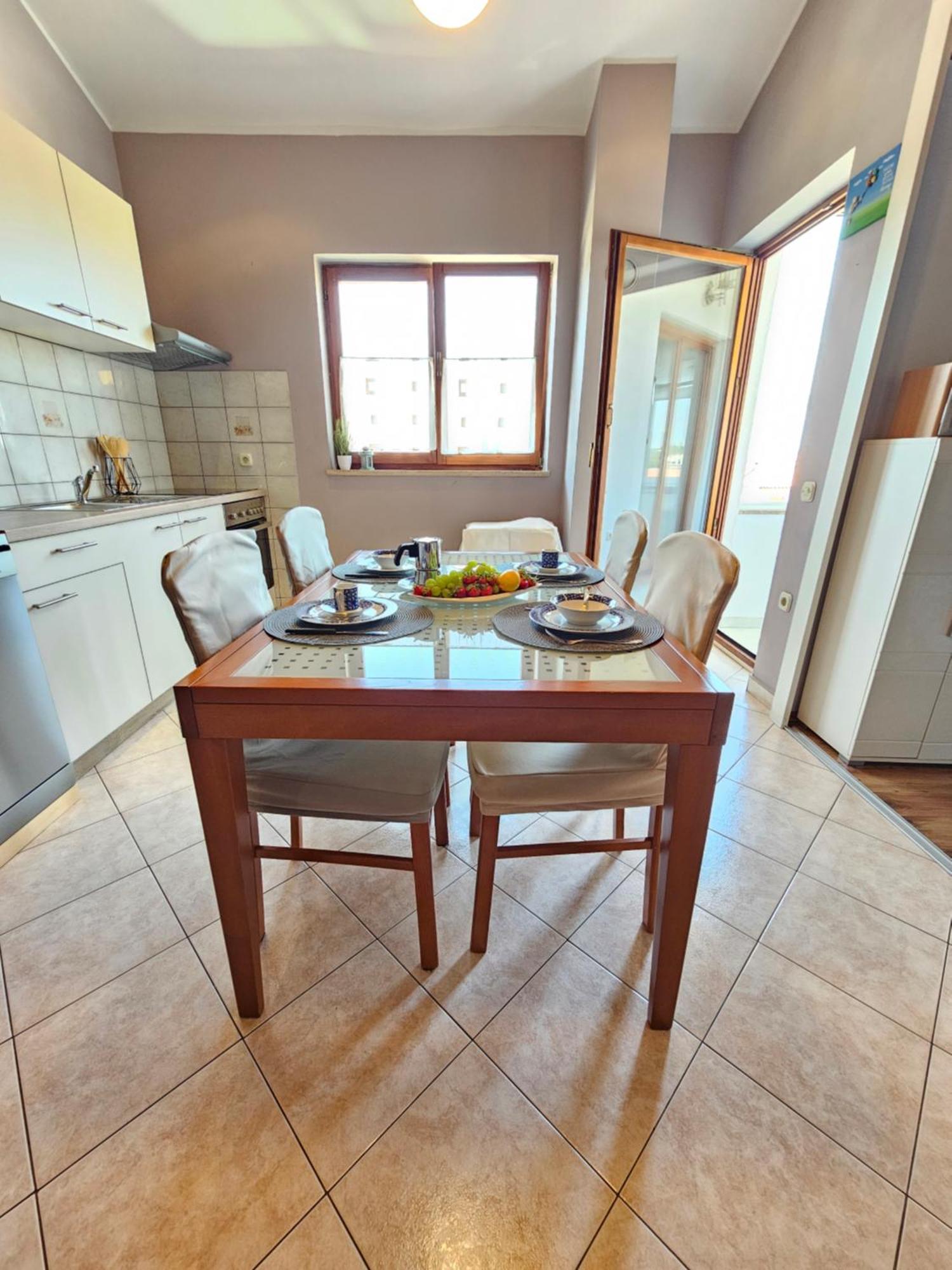 Apartment Neven Rovinj parking place Buitenkant foto