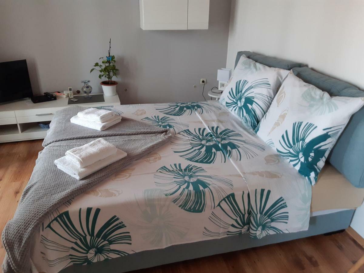Apartment Neven Rovinj parking place Buitenkant foto